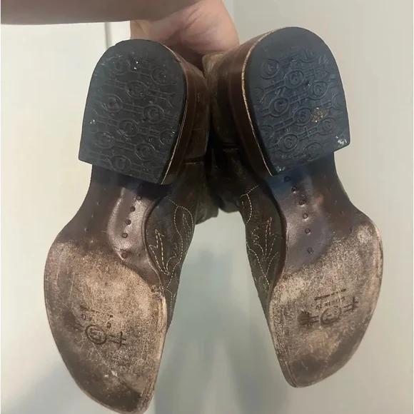 Circle G brown Leather Cowboy Boots - Picture 6 of 9